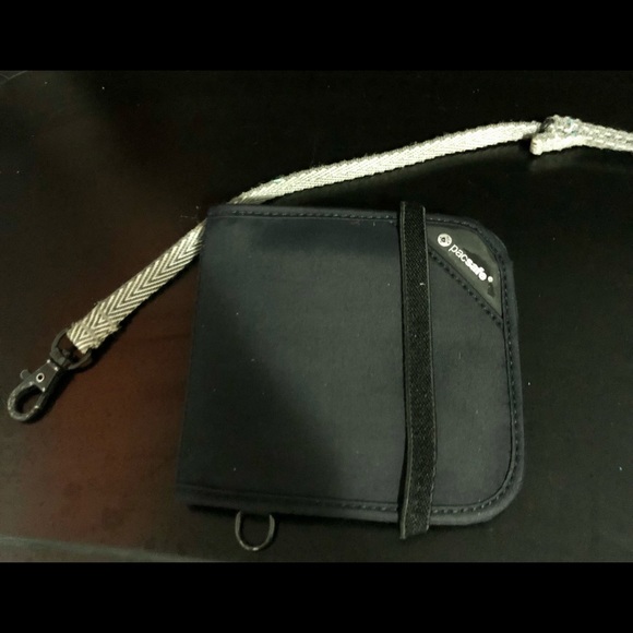 PACSAFE RFID Safe V100 Anti-theft RFID blocking - Picture 2 of 6